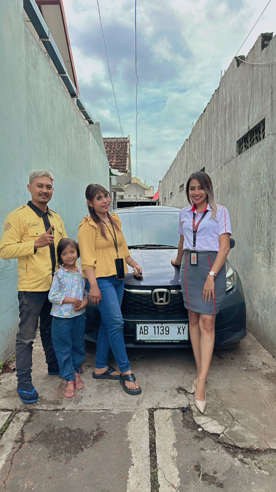 Penyerahan Honda Brio kepada Mas Alex oleh Betty Honda Jogja