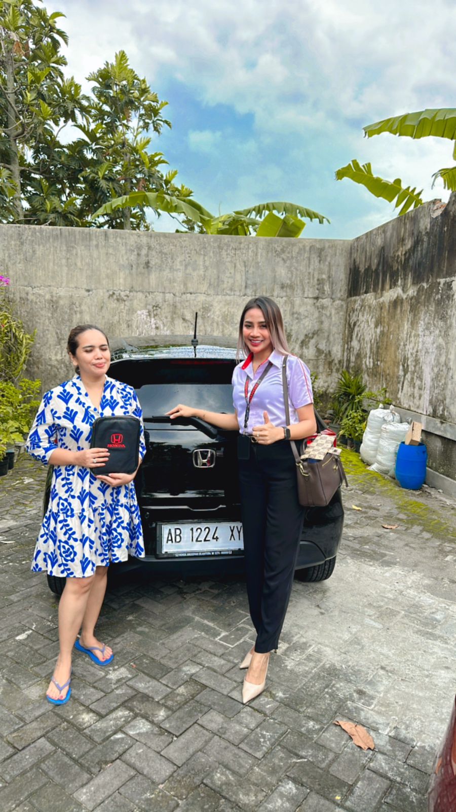 Penyerahan Honda Brio RS kepada Mba Asti oleh Betty Honda Jogja