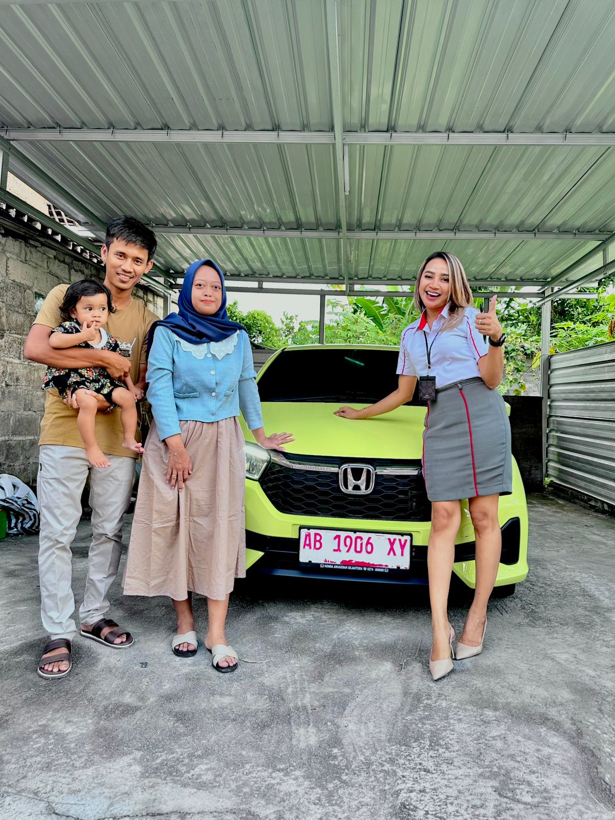 Penyerahan Honda Brio kepada Mba Devi oleh Betty Honda Jogja