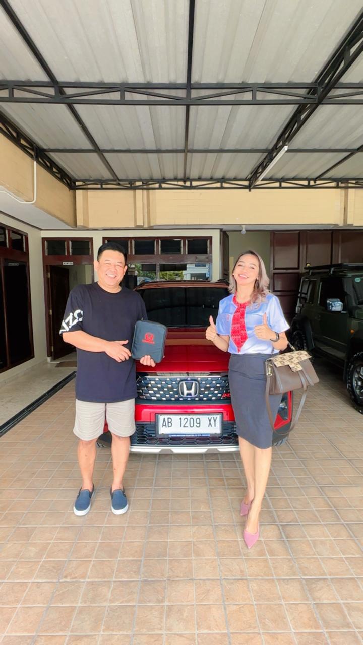 Penyerahan Honda WR-V kepada Pak Edwin oleh Betty Honda Jogja