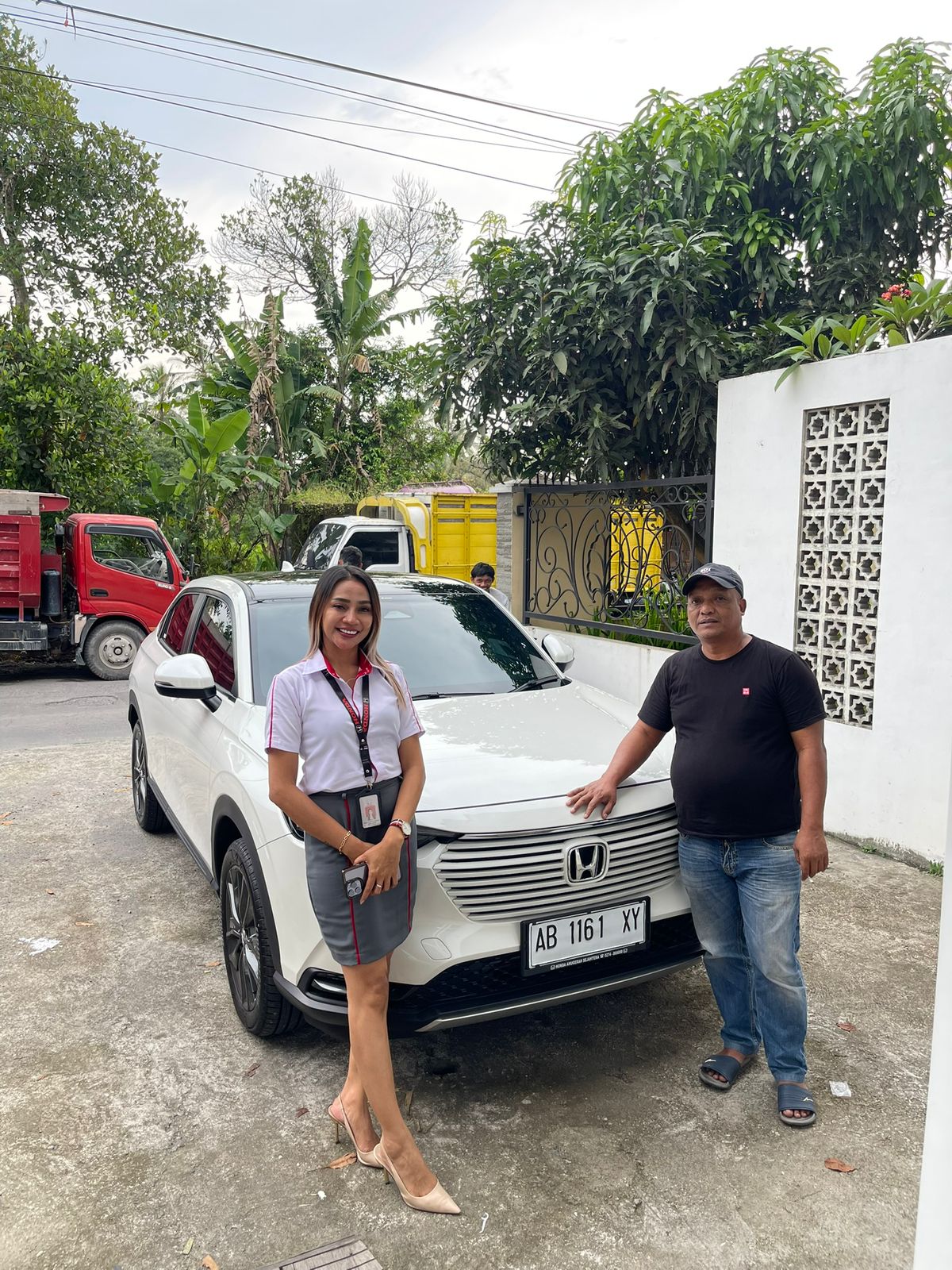 Penyerahan Honda HR-V kepada Pak Erwin oleh Betty Honda Jogja
